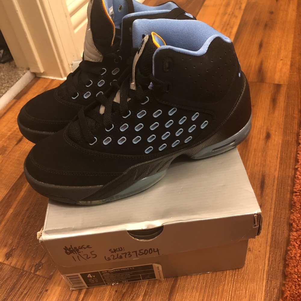 Sneakers - Picture 5 of 5